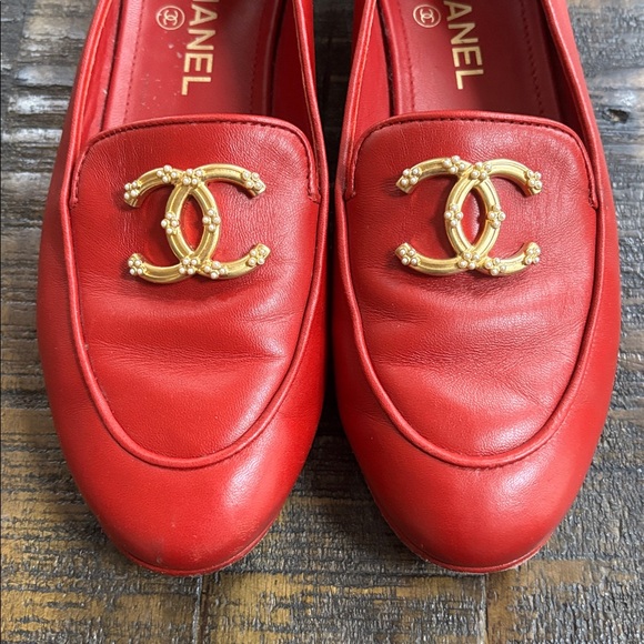 CHANEL Red Leather Flats with Gold Accents - Picture 2 of 5